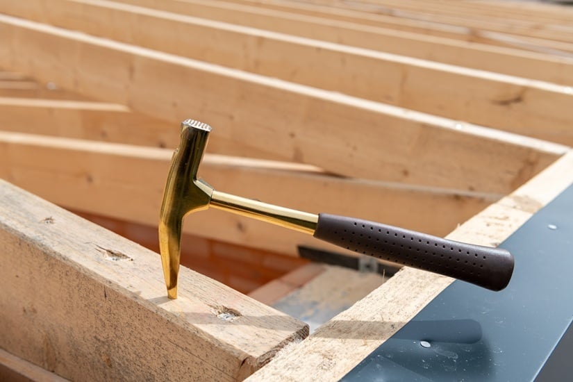 AdobeStock_428168874_weboptimized hammer
